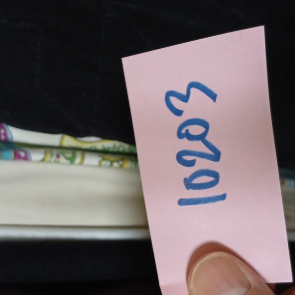 Lily Pulitzer navy blue puffer vest. Small. Mint condition - Picture 15 of 15